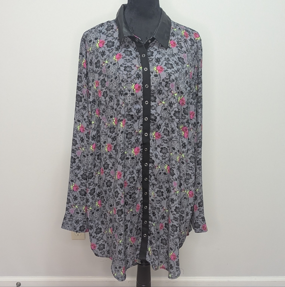 Betsey Johnson Torrid Sz 3 Black Floral Skull Button-Up Top Gothcore